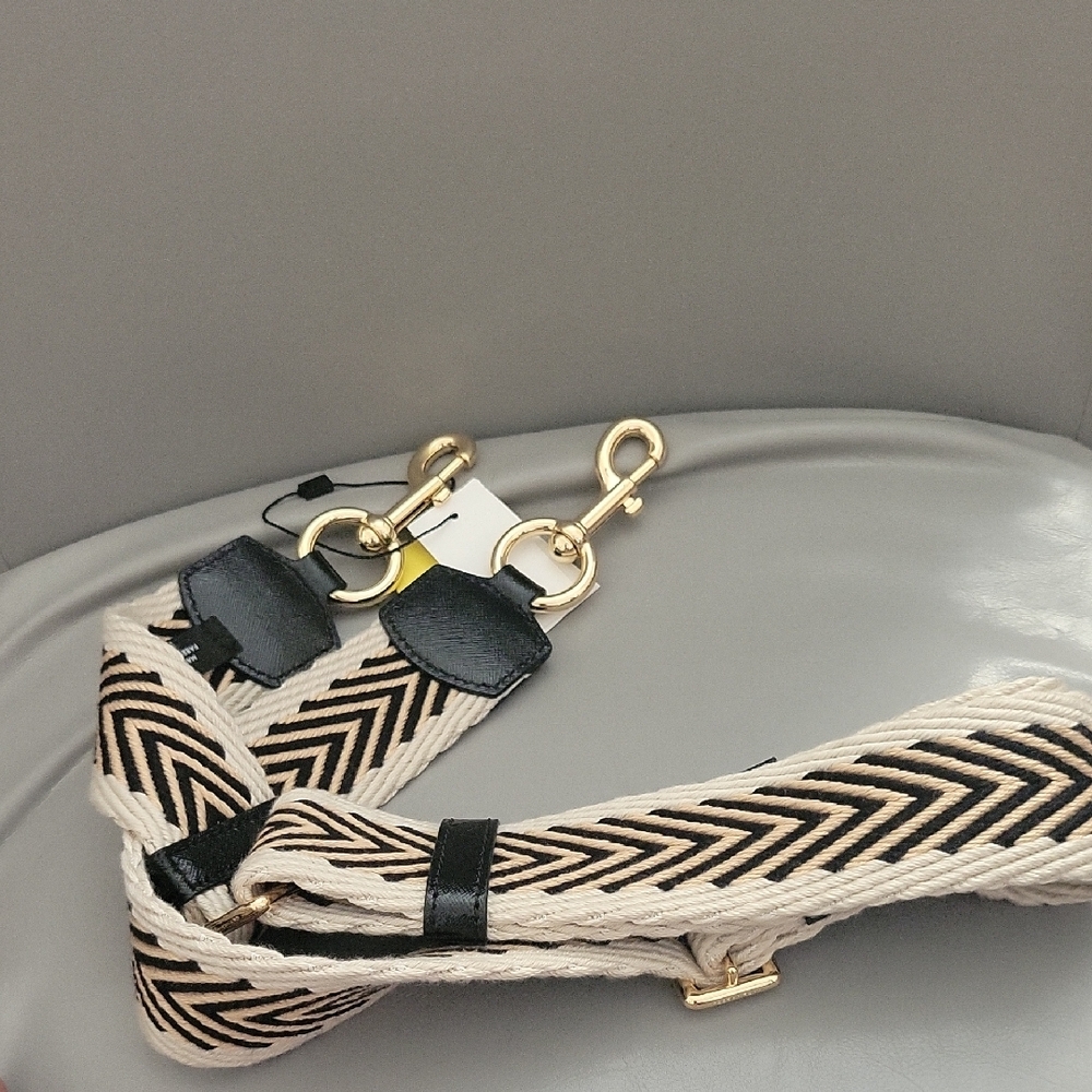 Marc Jacobs Black and Cream Chevron Belt - Picture 3 of 3
